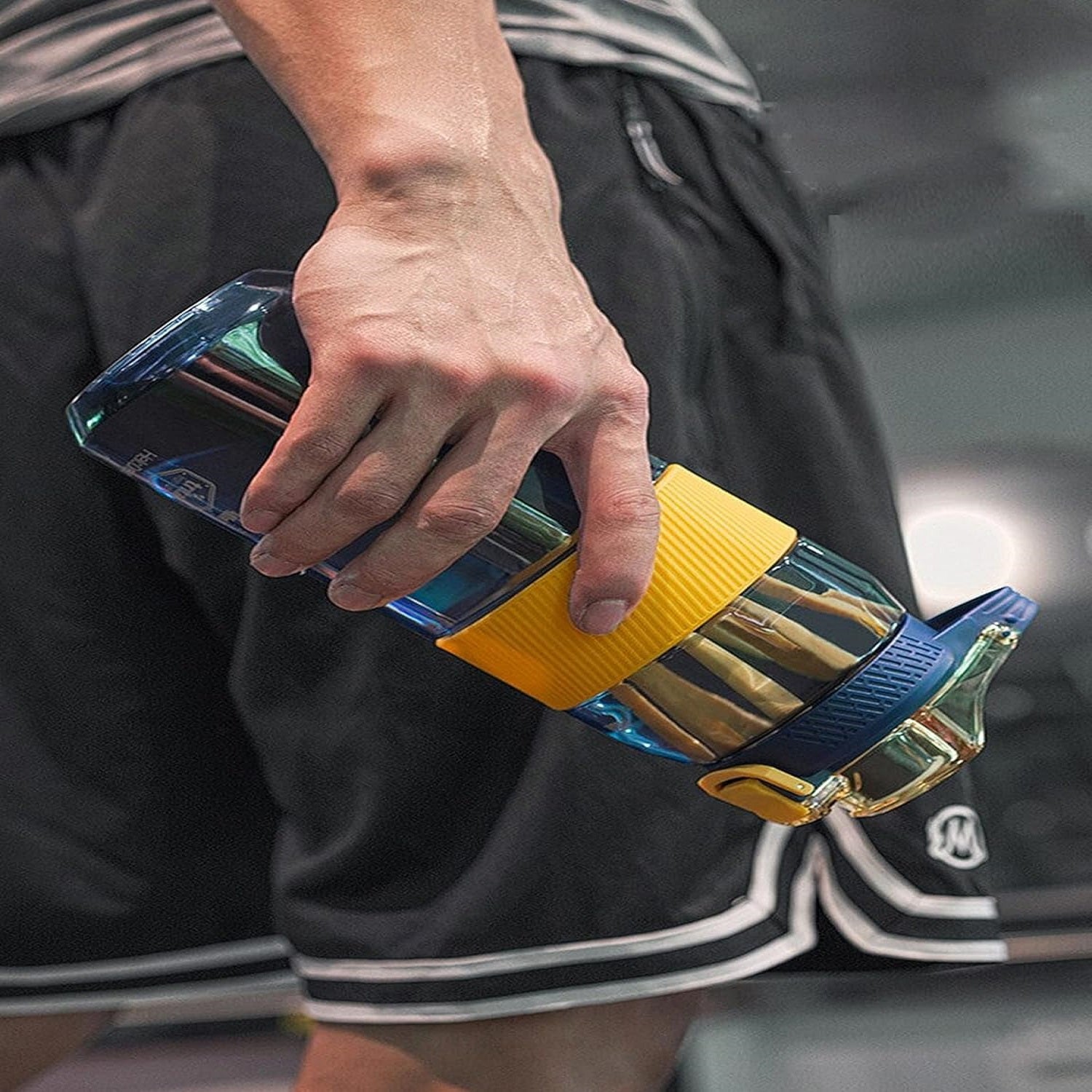 Motivational water bottle with cap and straw. BPA-free plastic, durable, leak-resistant — ideal for gym, office, and home hydration(1600 ml)